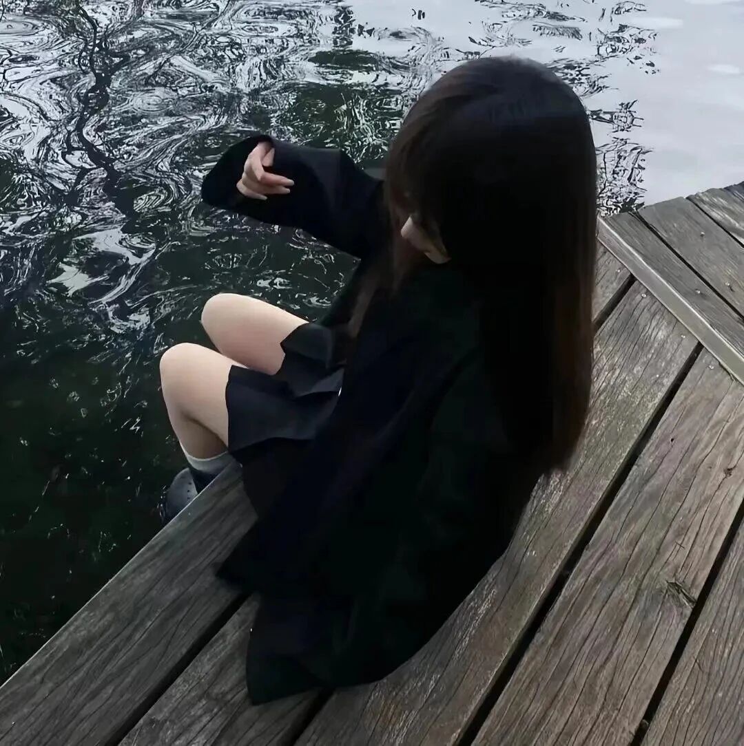 海边少萝不露脸女生头像