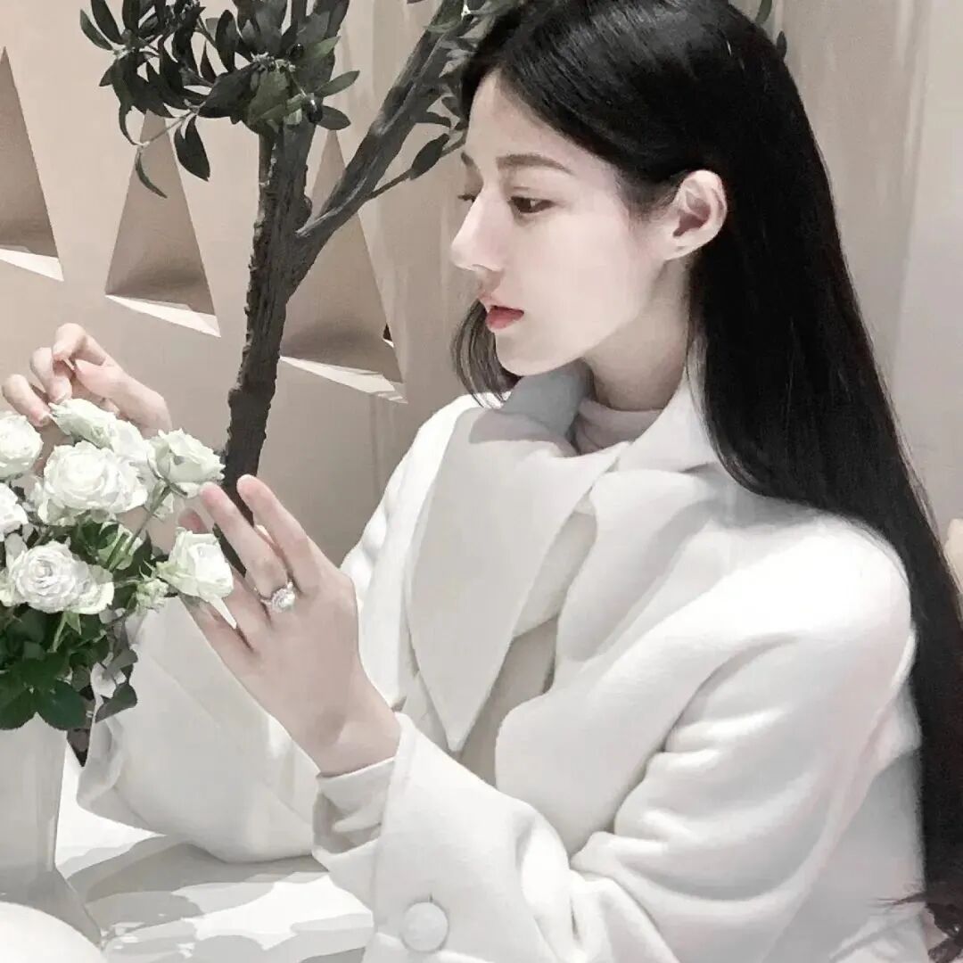 温柔侧脸女生头像