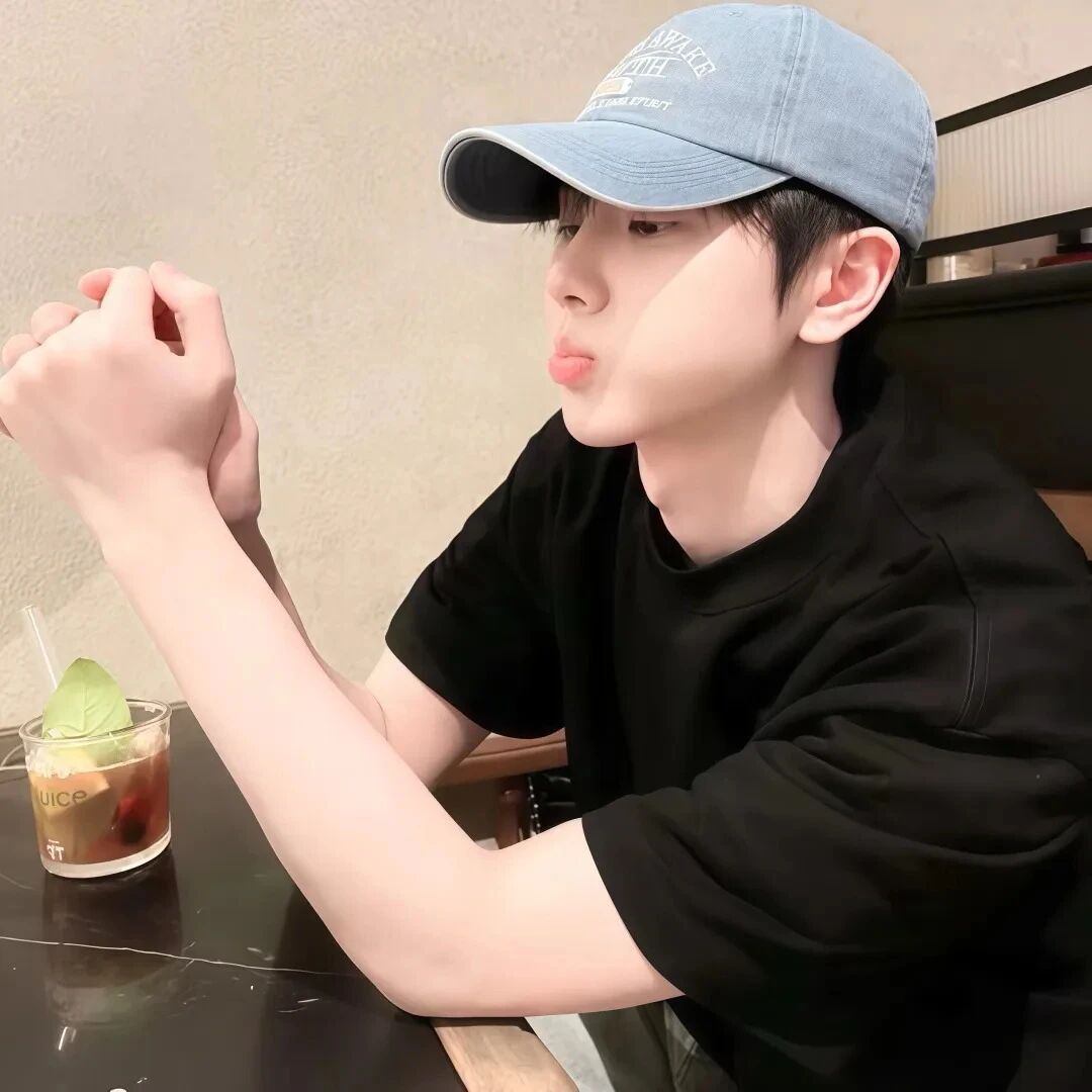 小众侧脸男生头像