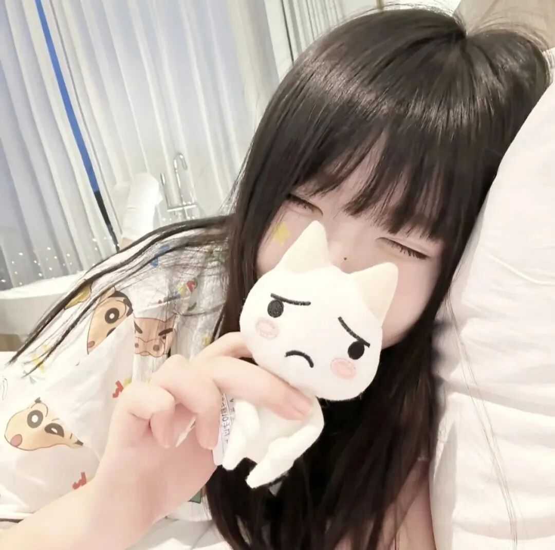 躺着少萝女生头像