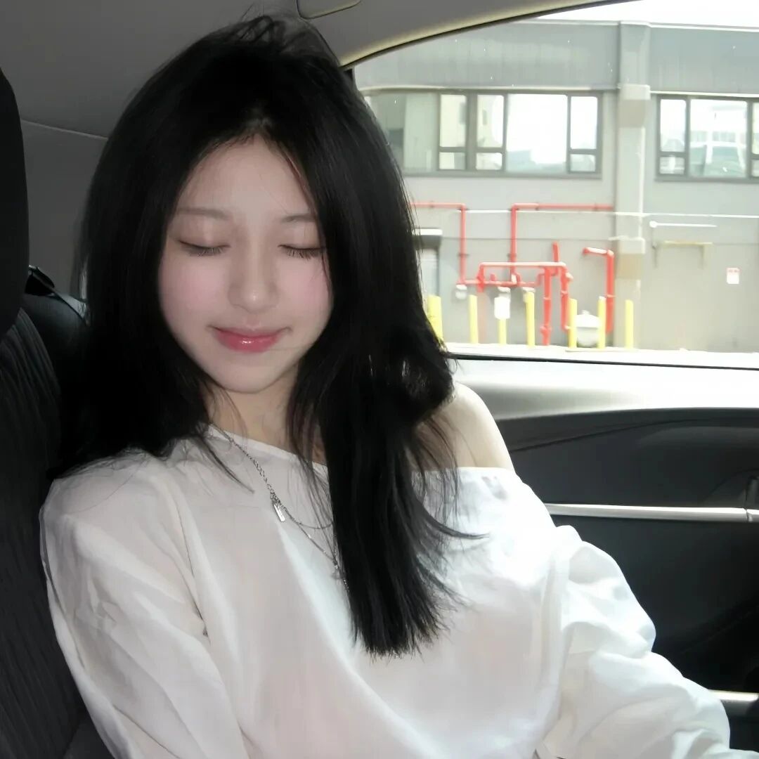 车内温柔女生头像