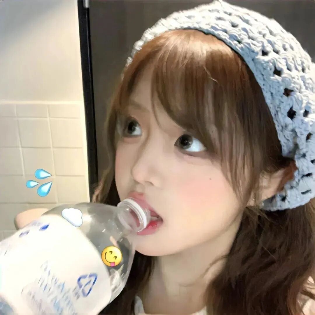 喝饮料甜妹女生头像