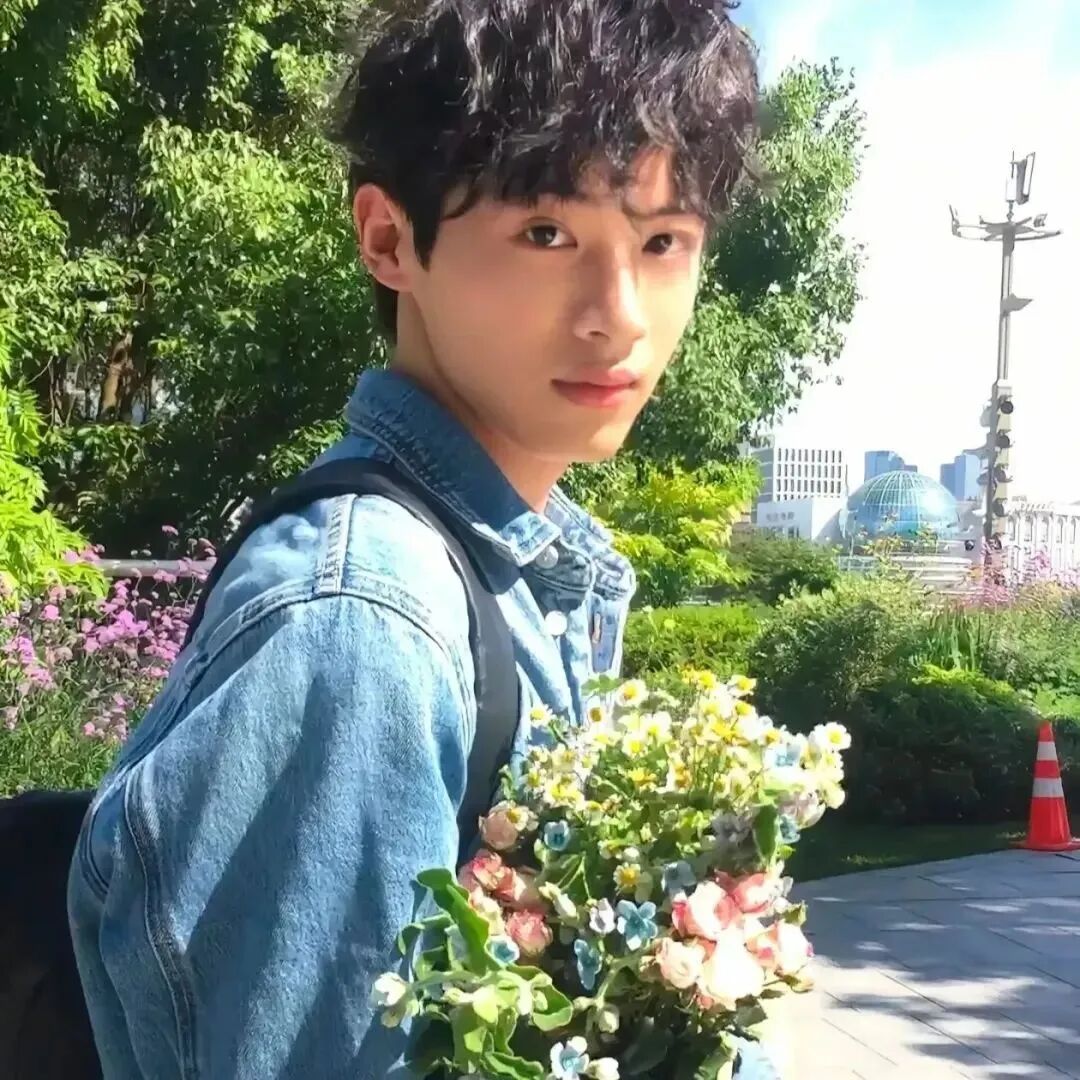 鲜花小众男生头像