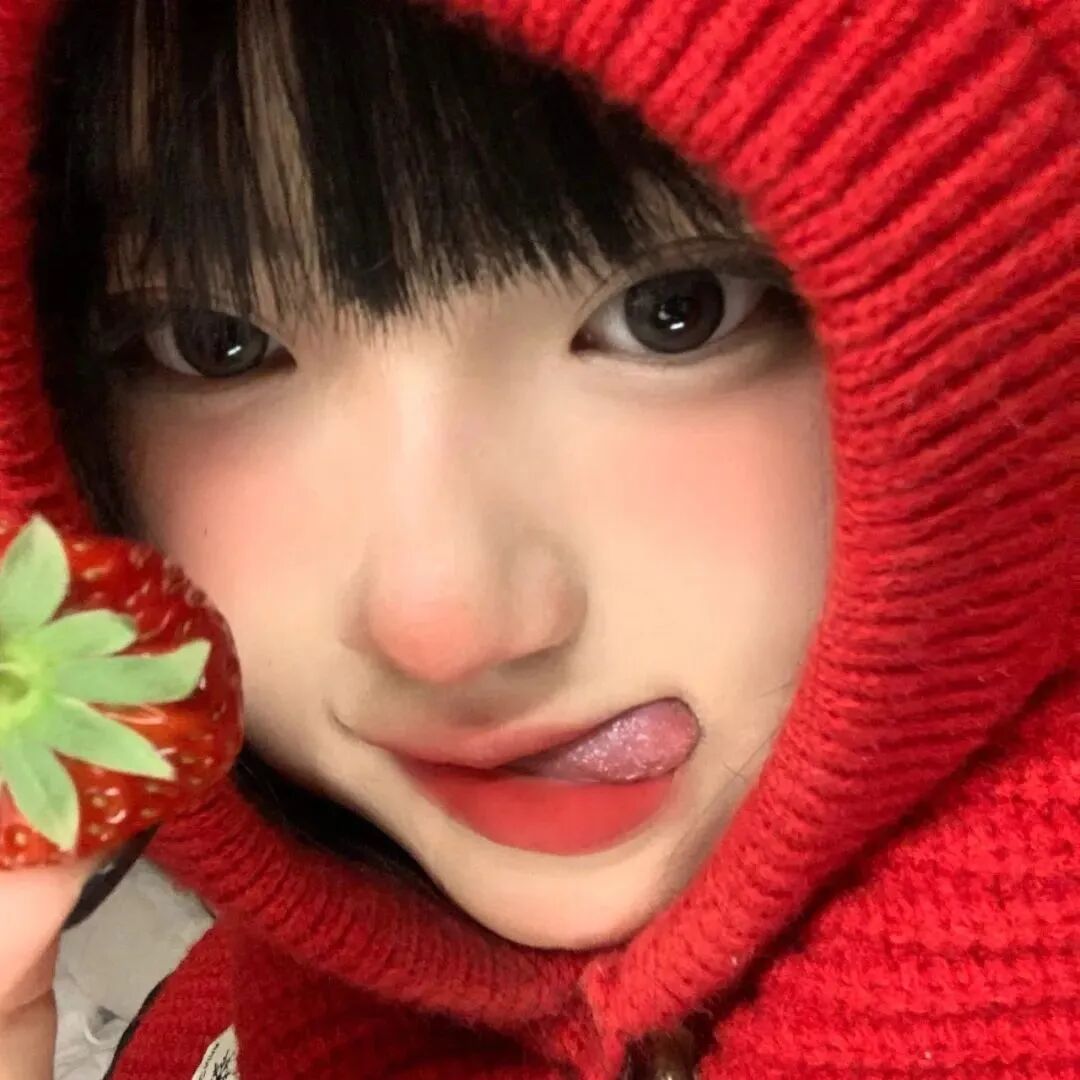 新年草莓甜妹女生头像