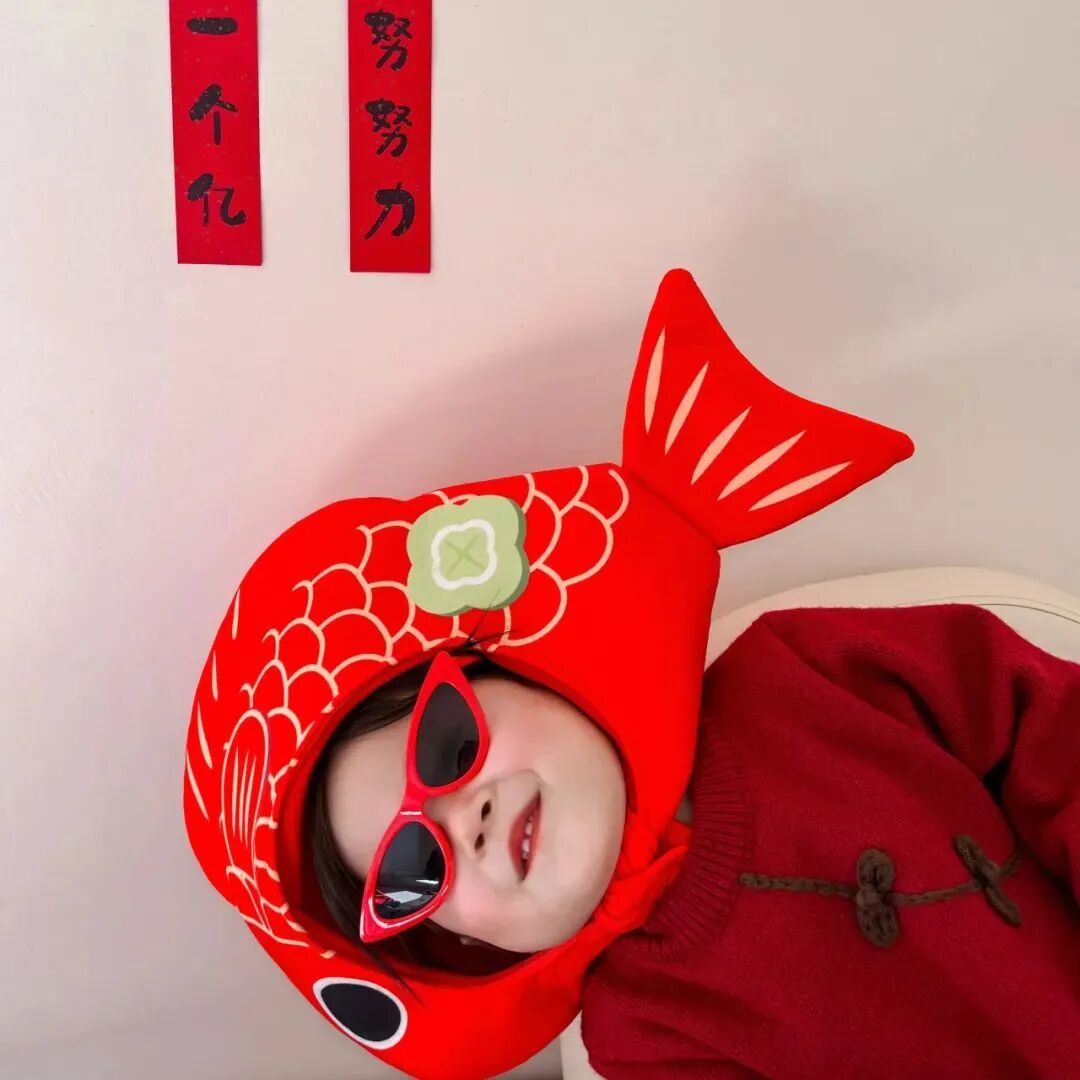 新年墨镜小女孩萌娃头像