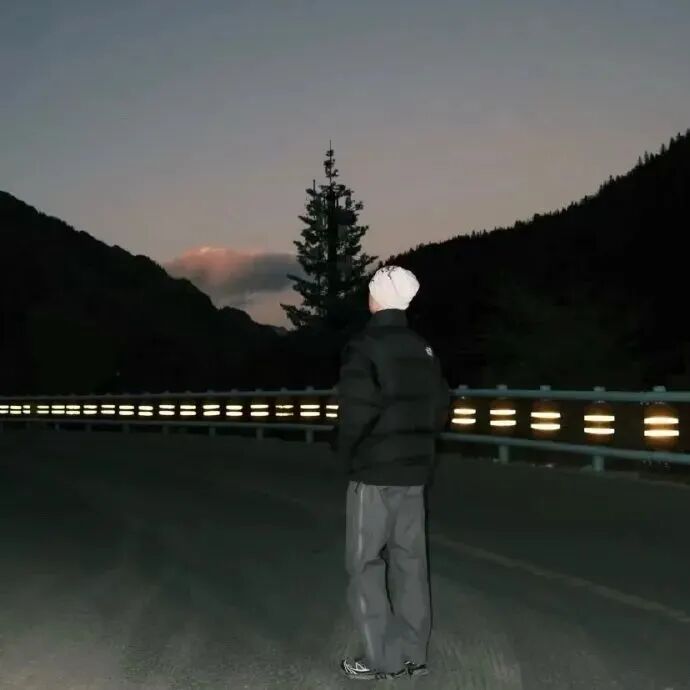 孤独感男生头像