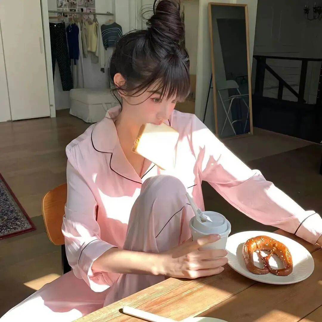 光感温柔女生头像