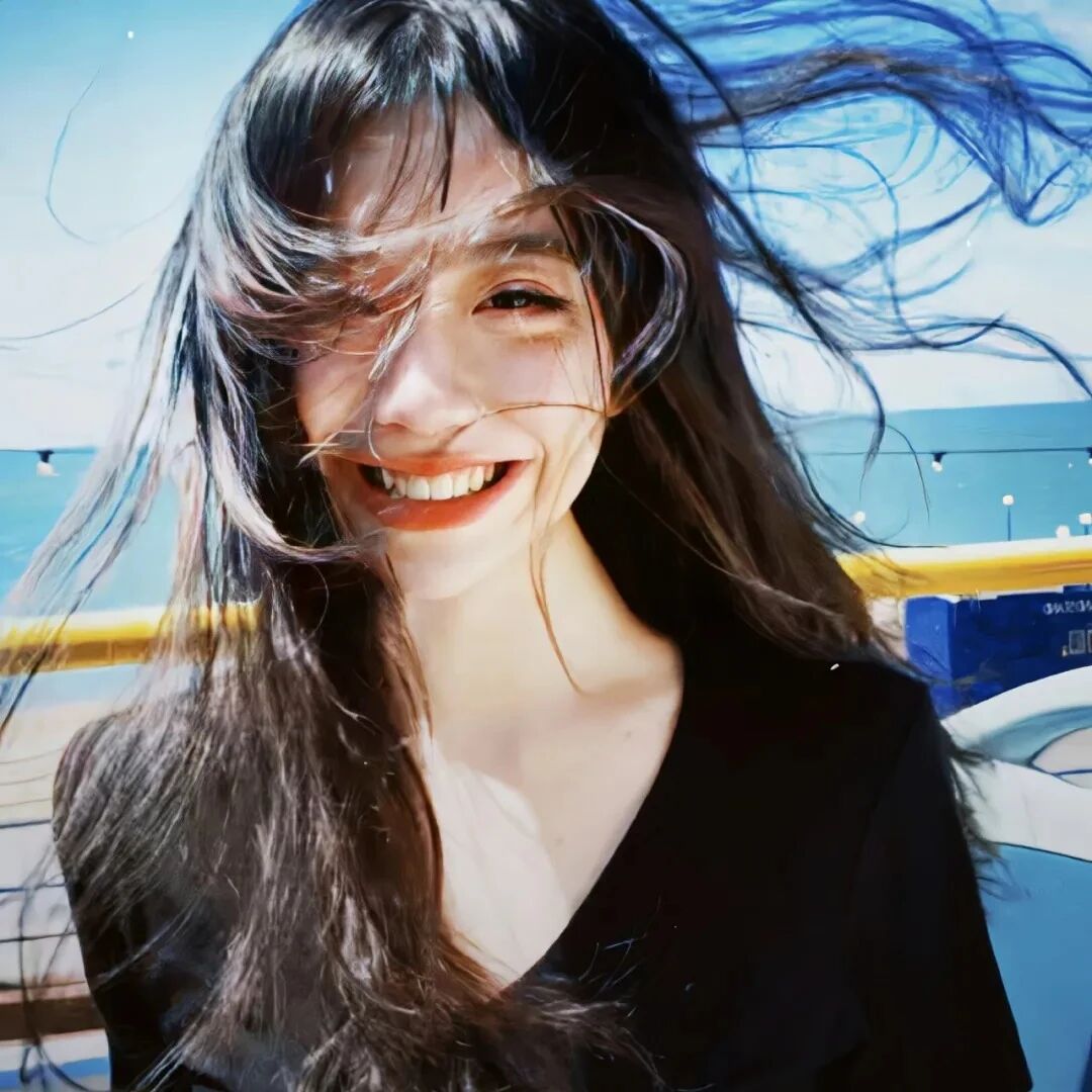 海边甜妹爱笑女生头像