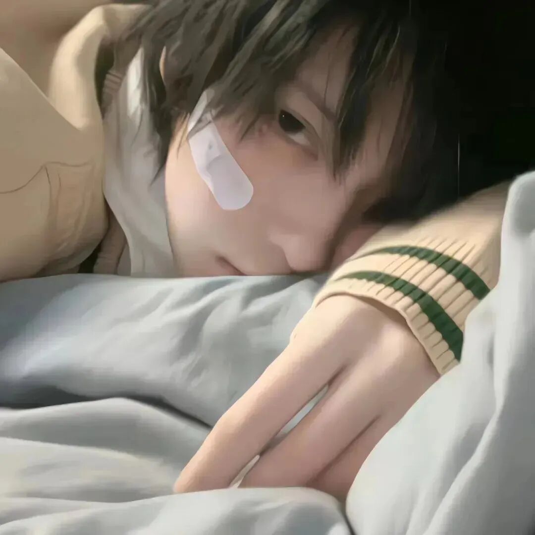 趴着个性男生头像