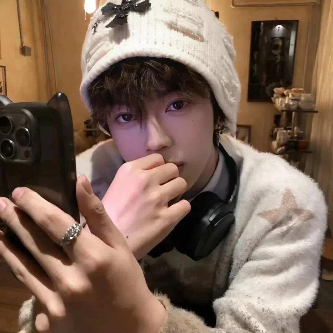 自拍手机小众男生头像