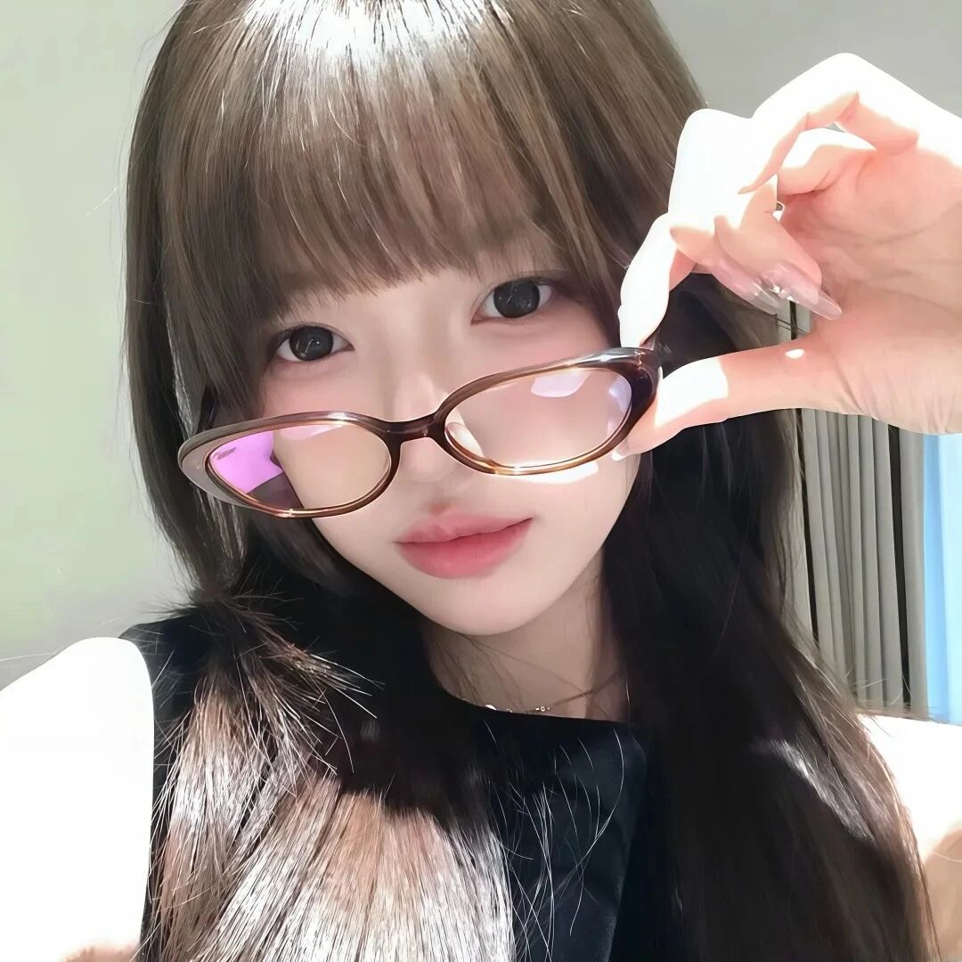 墨镜纯欲女生头像