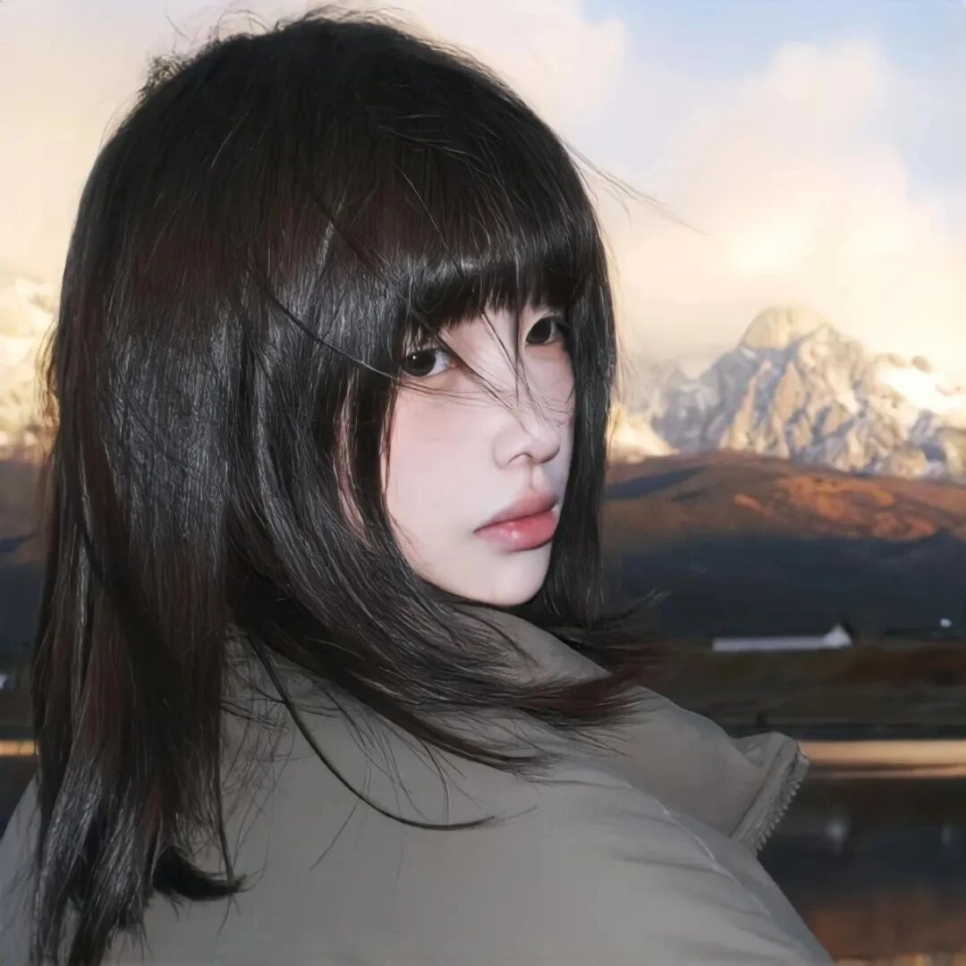 高山氛围感侧脸女生头像