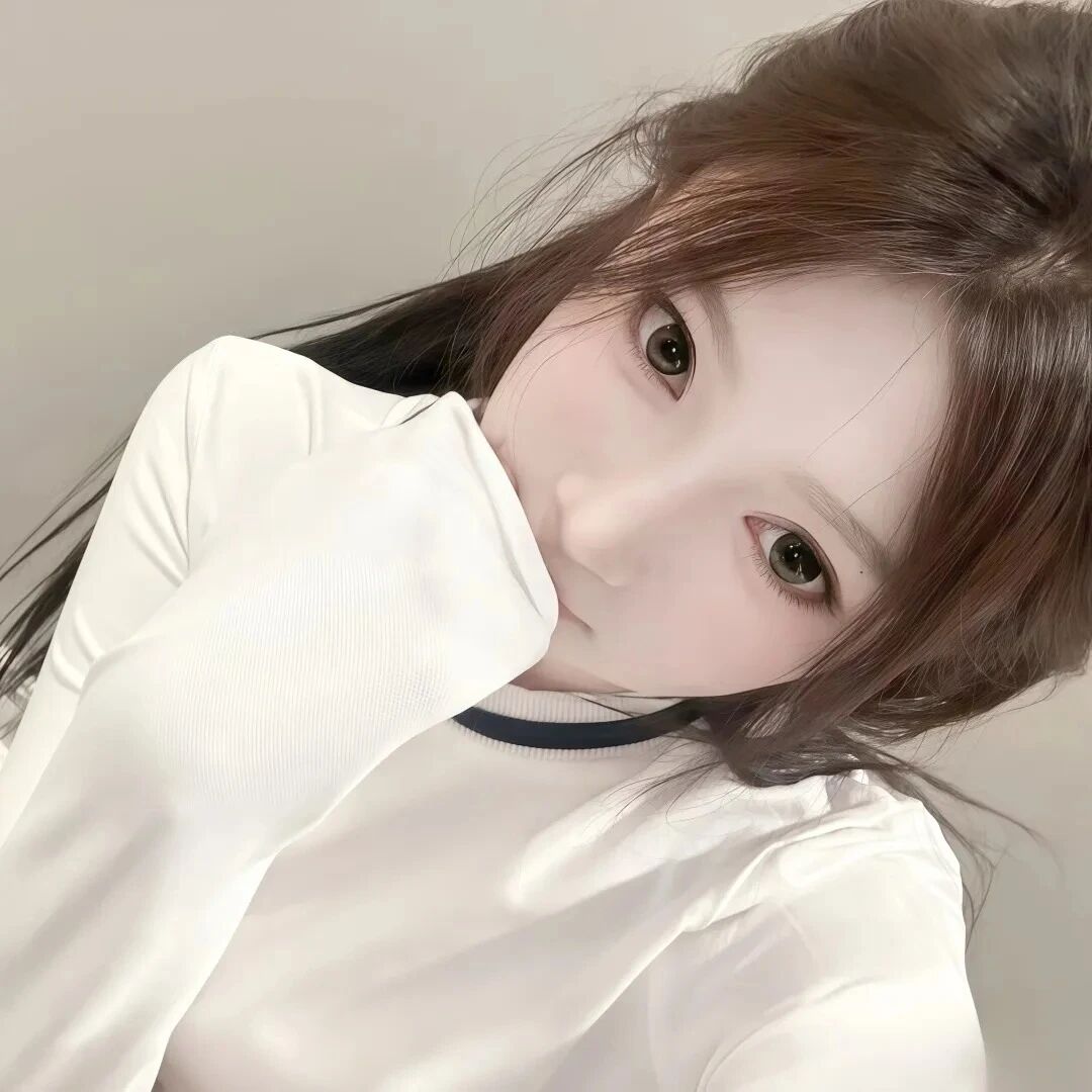 捂嘴甜妹女生头像