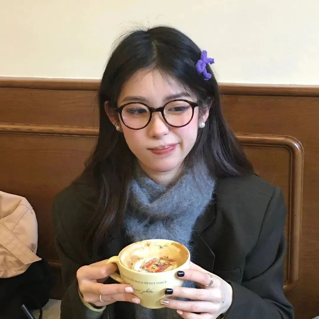 喝咖啡甜妹女生头像