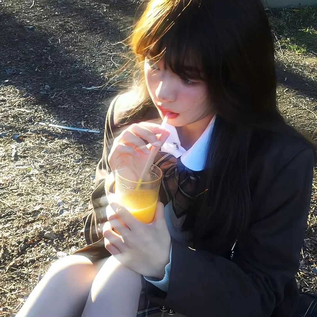 喝饮料jk制服少萝女生头像