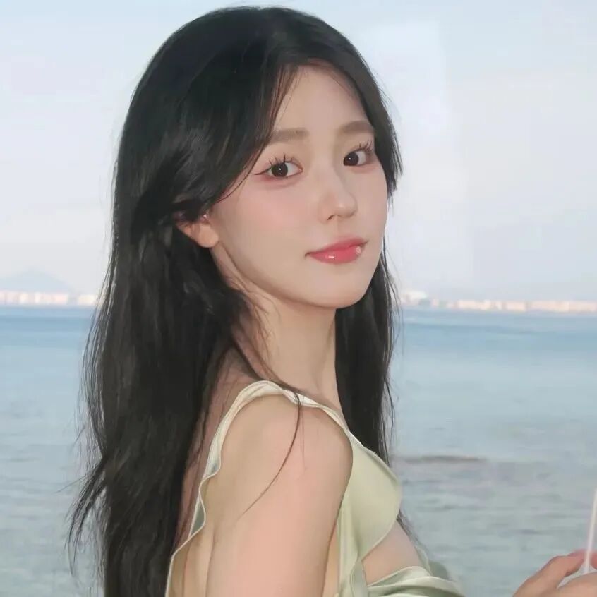 海边温柔女生头像
