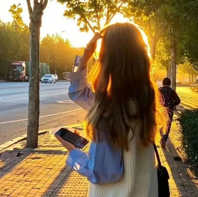 光感日落不露脸女生头像
