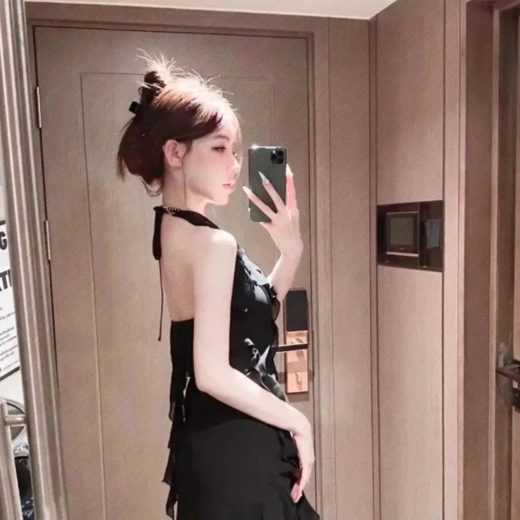 自拍手机很飒侧脸女生头像