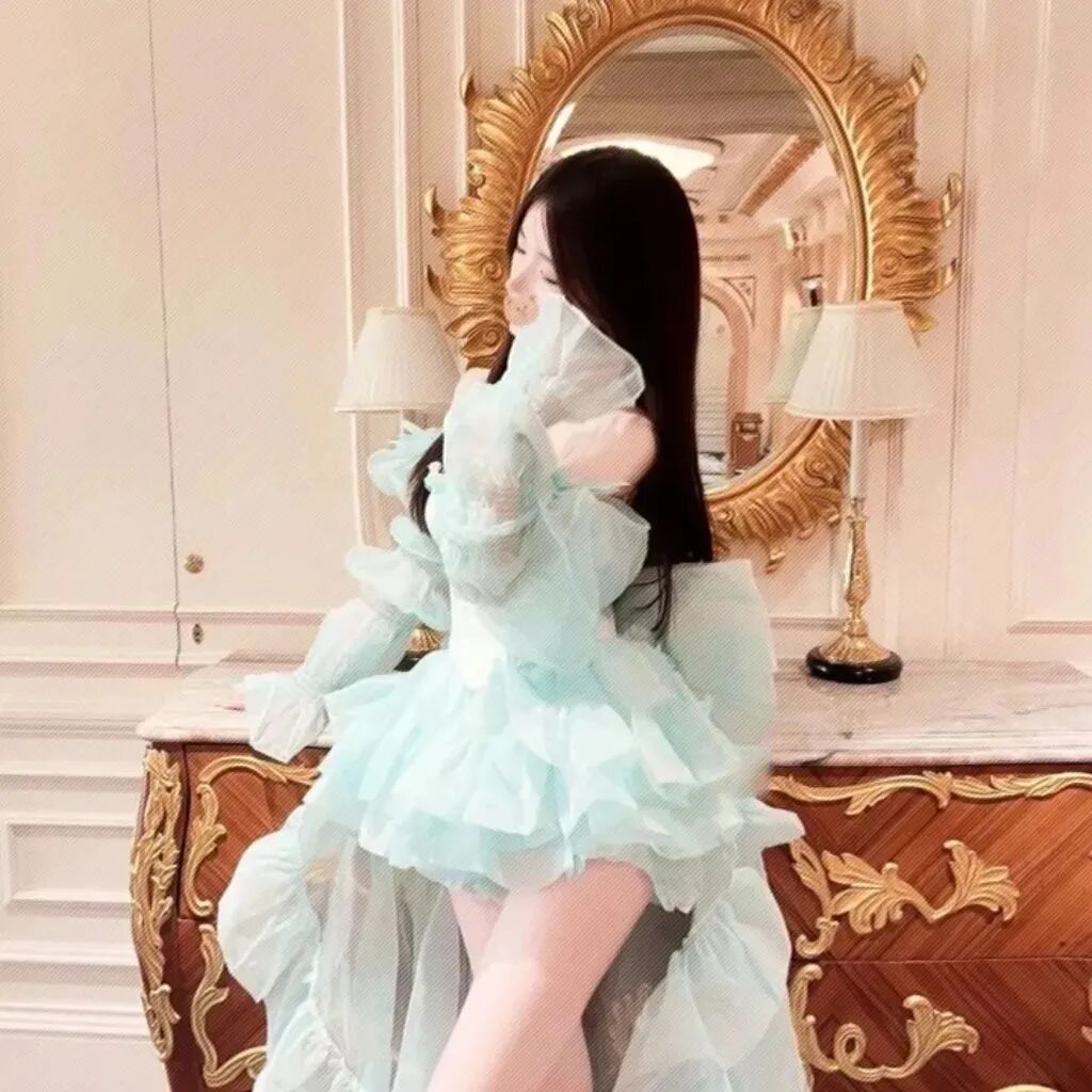 温柔侧脸女生头像