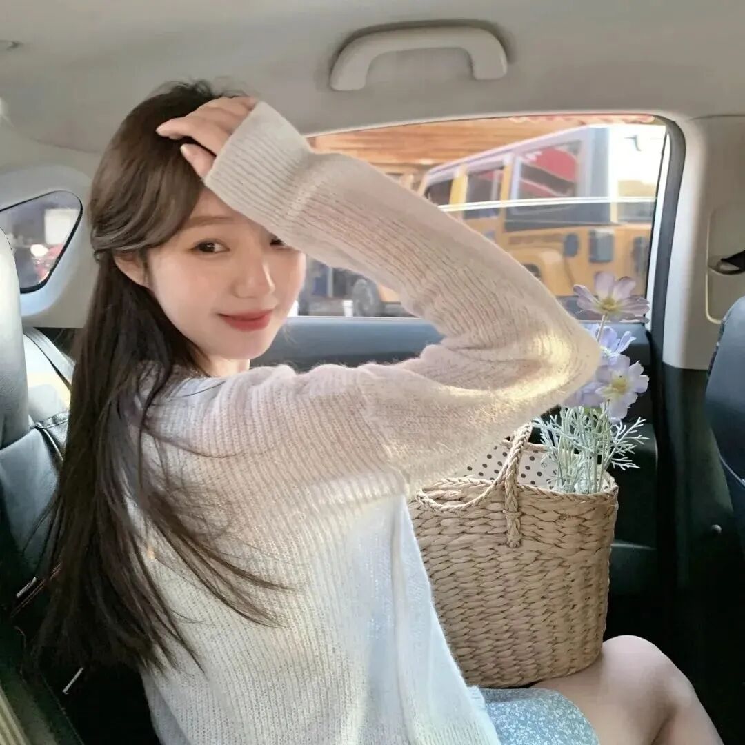 车内温柔女生头像