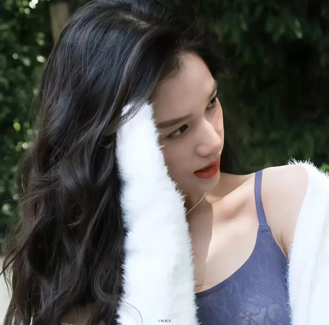 张婧仪爱豆温柔侧脸女生头像