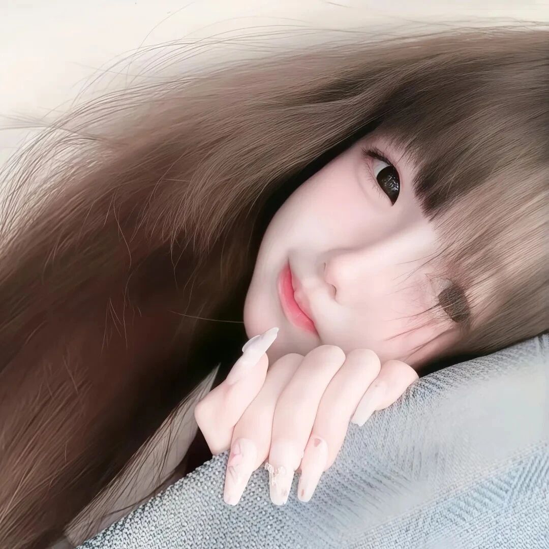 趴着甜妹女生头像