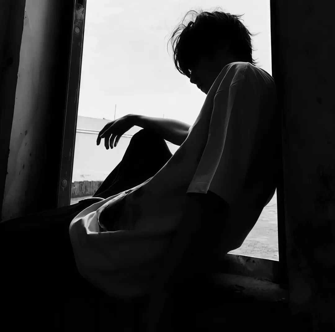 黑白不露脸男生头像