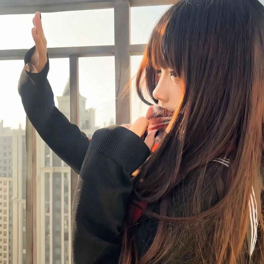 少萝侧脸女生头像