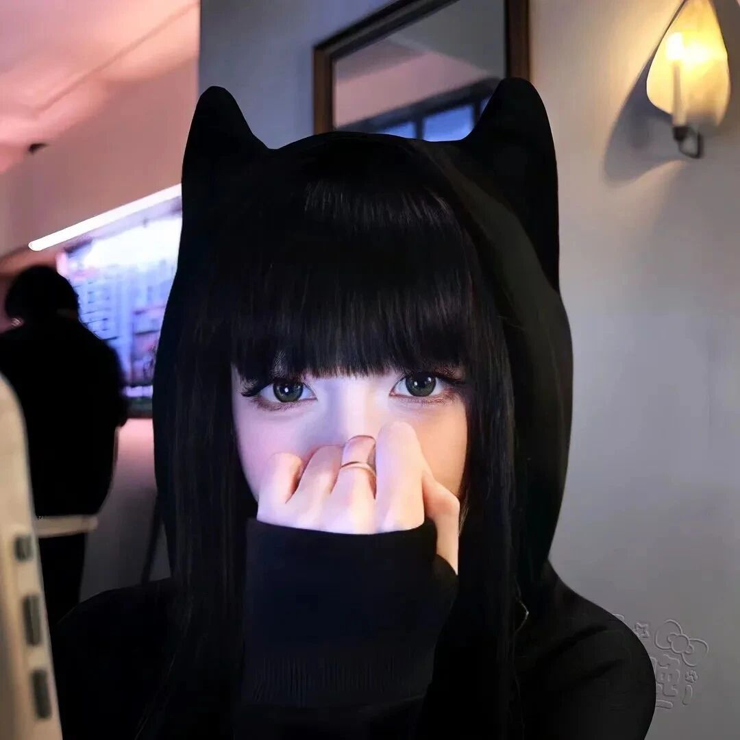 捂嘴少萝女生头像