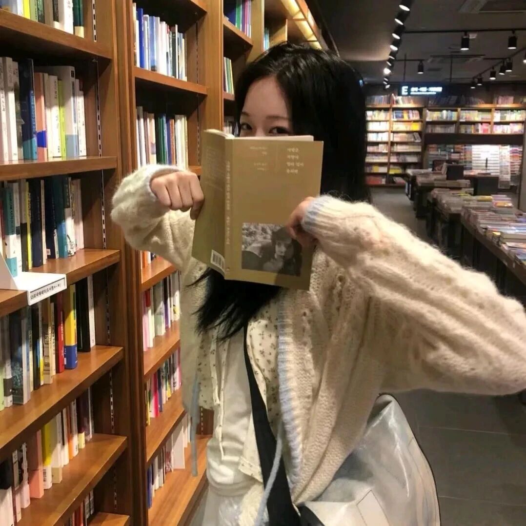 看书温柔不露脸女生头像