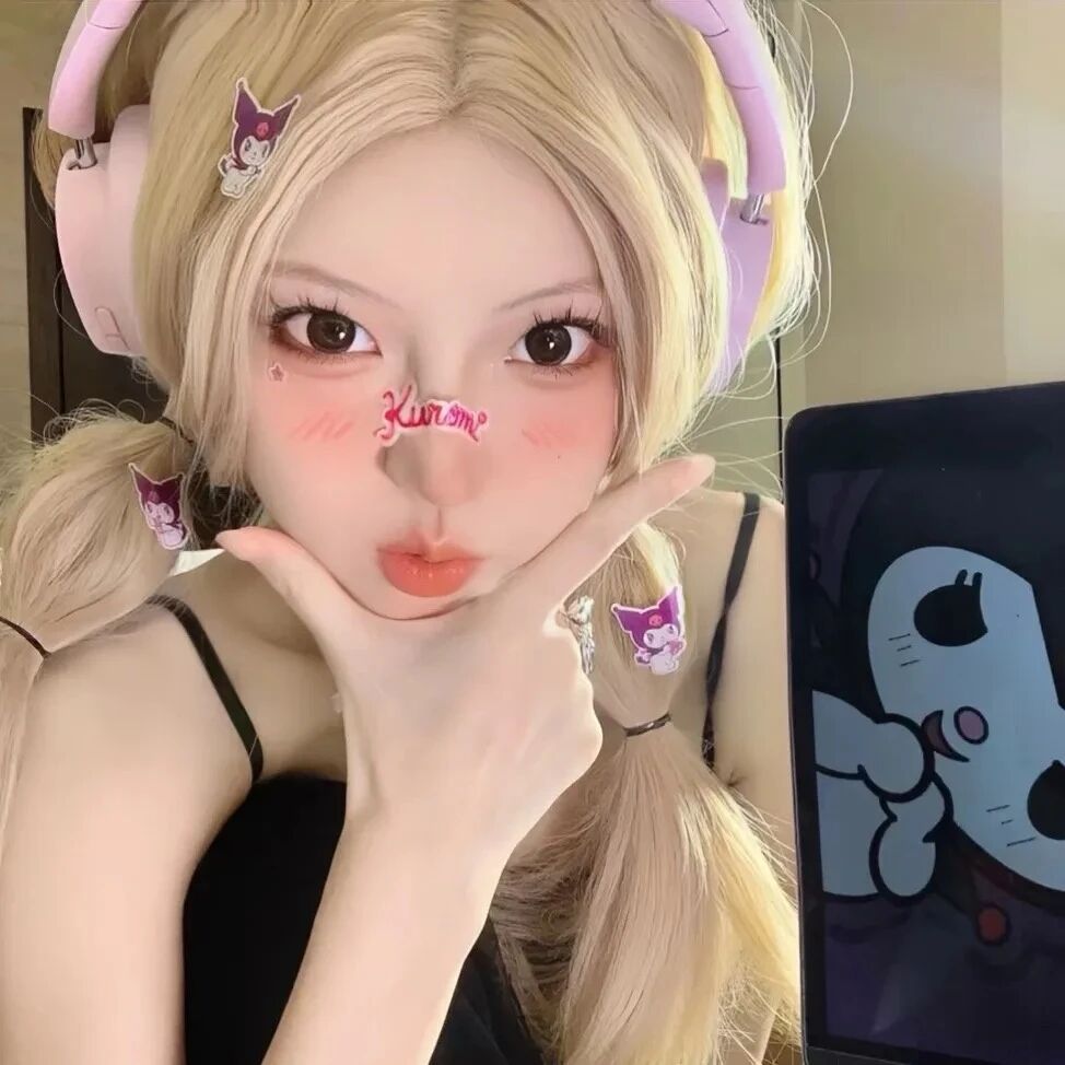 戴耳机甜妹女生头像