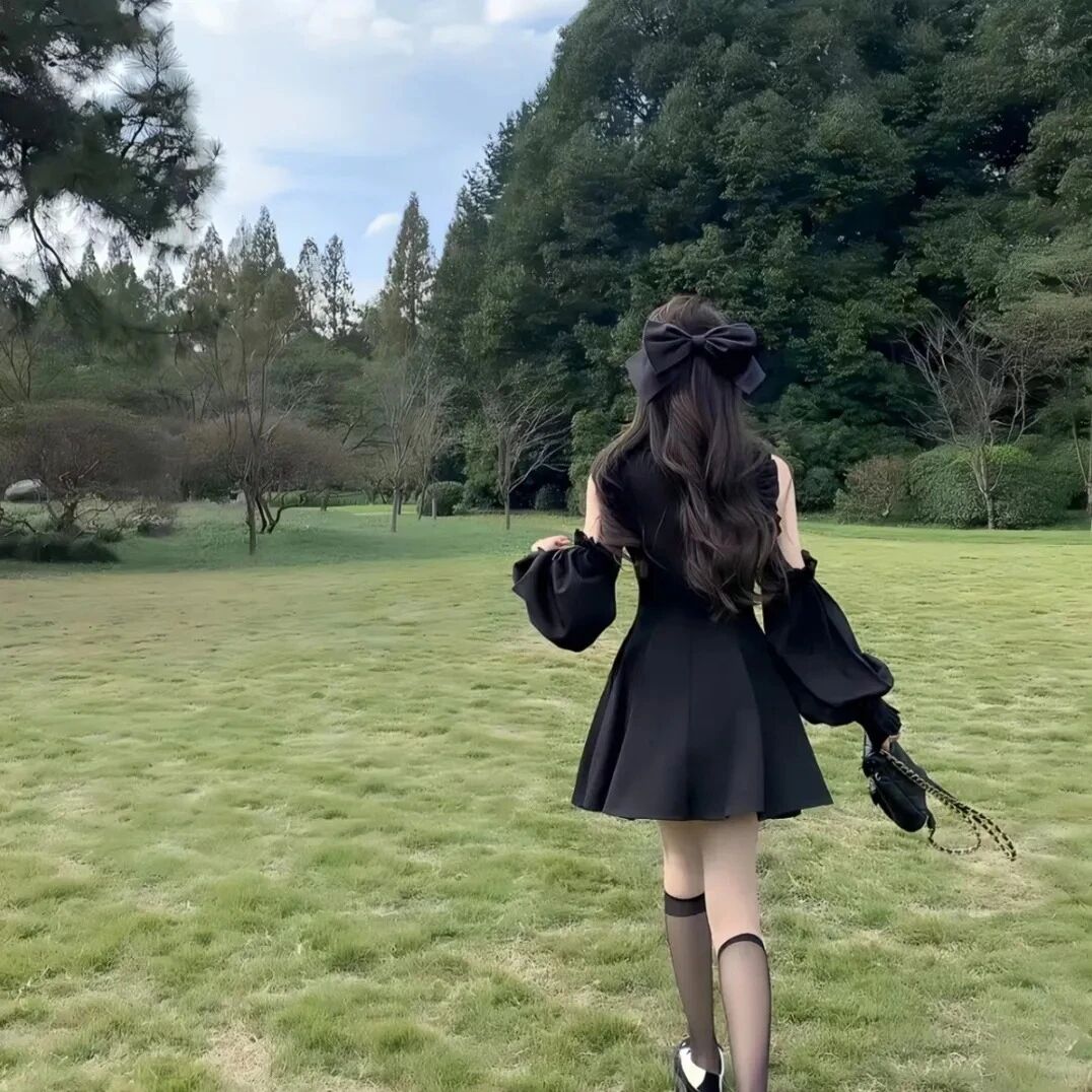 自由感背影不露脸女生头像