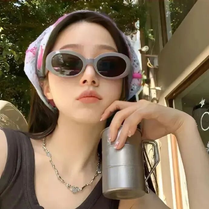 墨镜小众女生头像