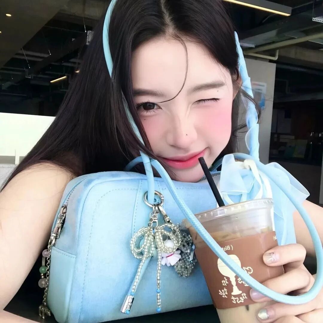 喝咖啡甜妹女生头像