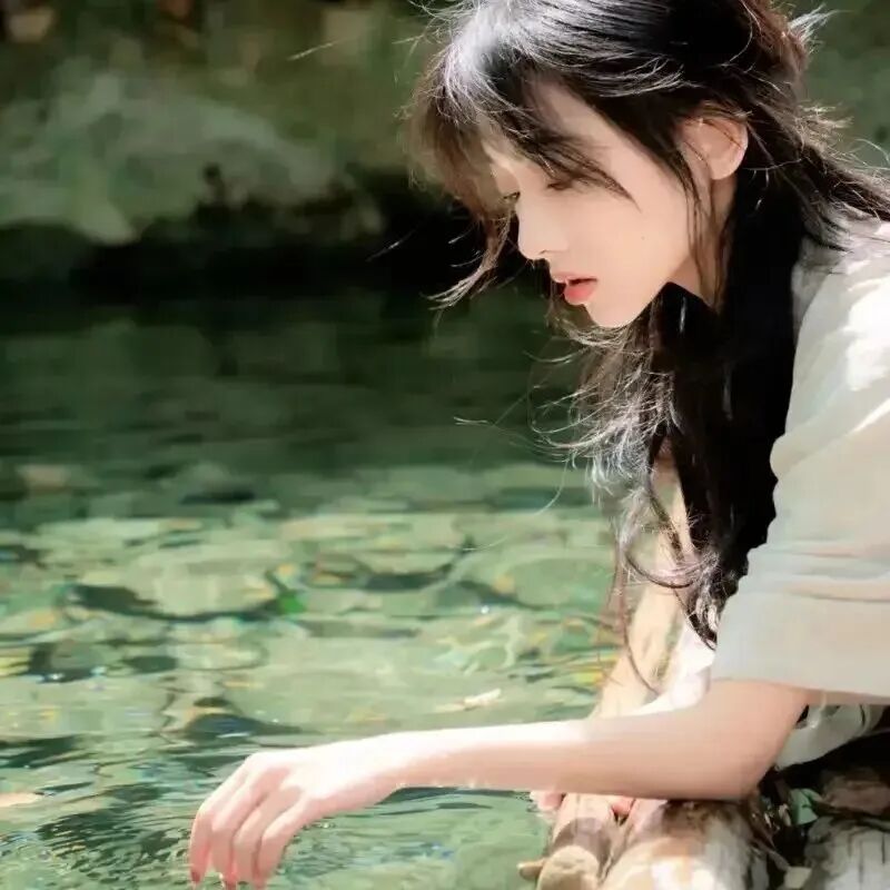 小清新侧脸女生头像