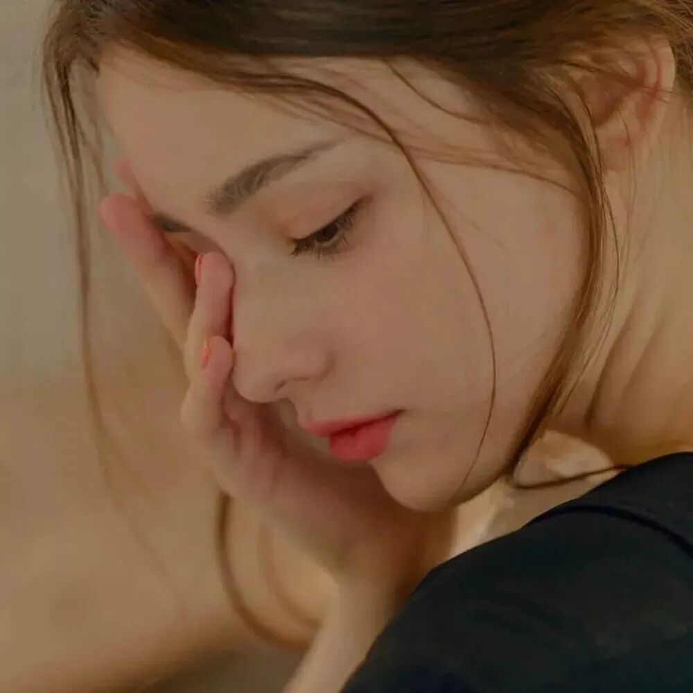 欧美侧脸女生头像