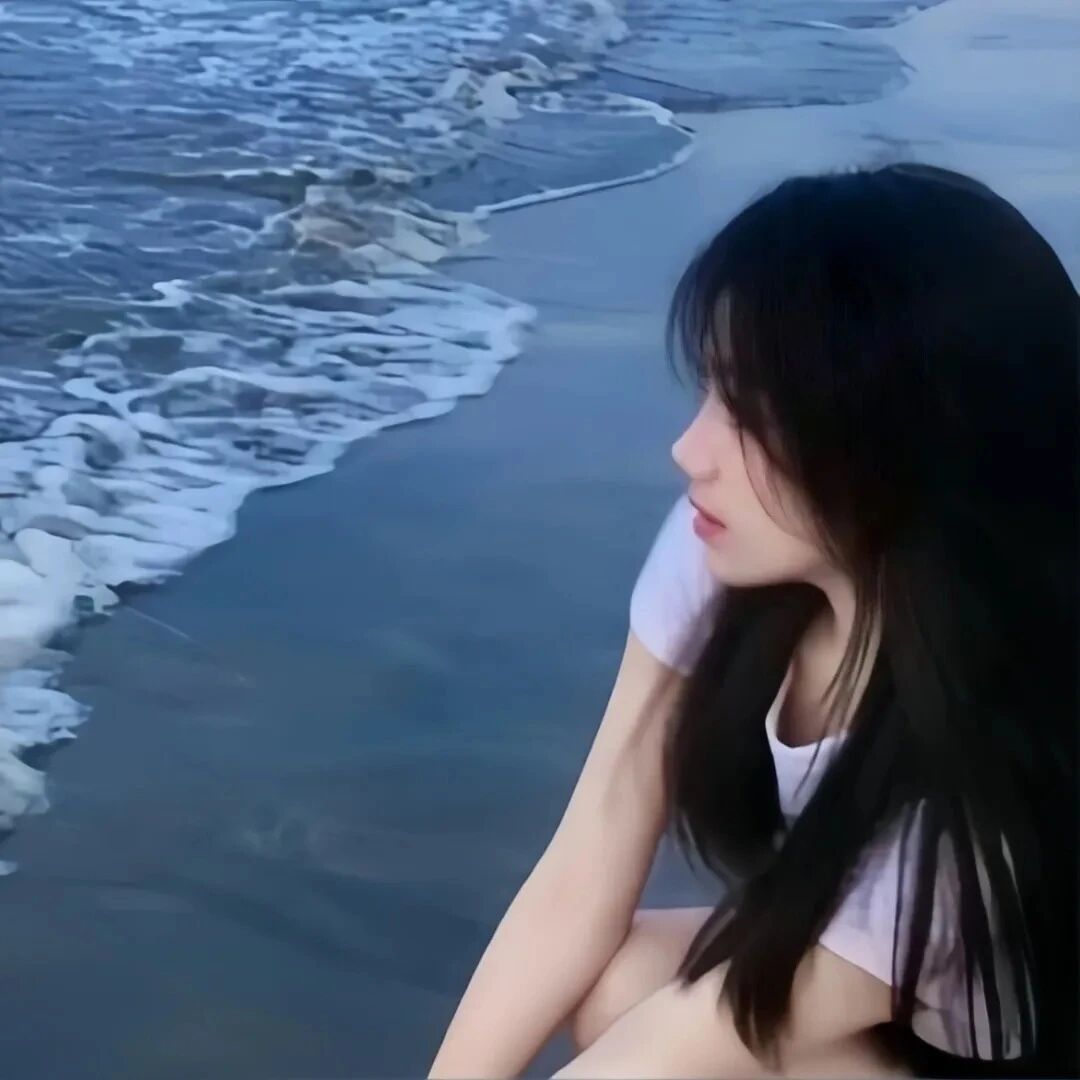 温柔海边侧脸女生头像