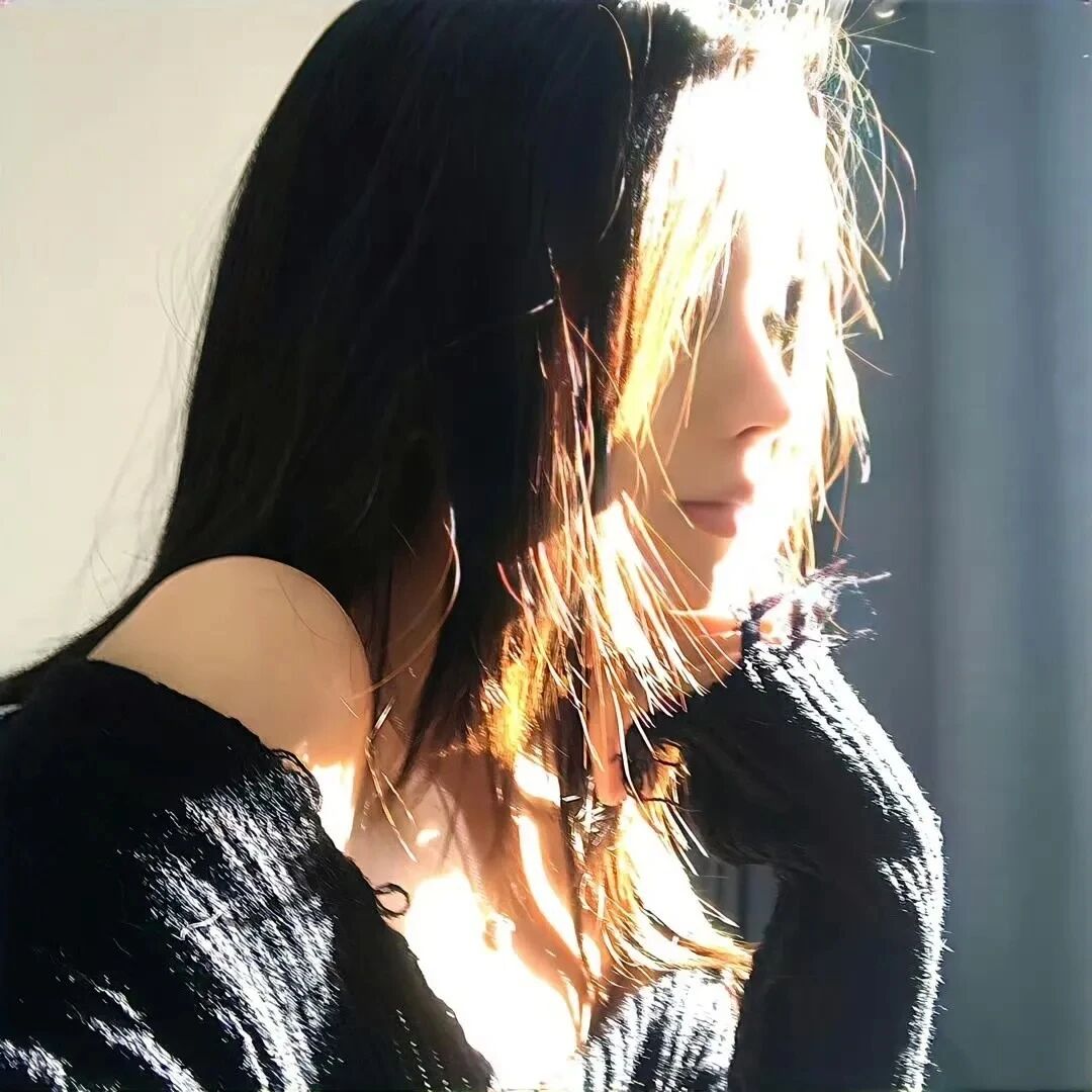 光感侧脸女生头像