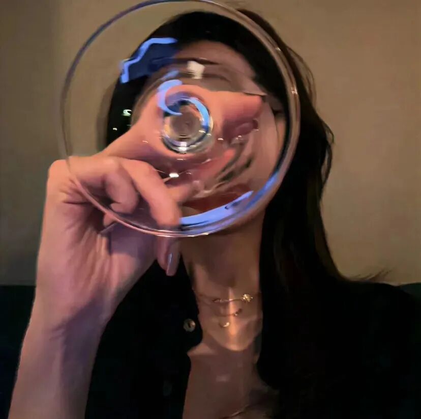 喝酒御姐女生头像