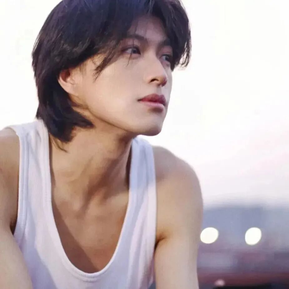 痞帅侧脸男生头像