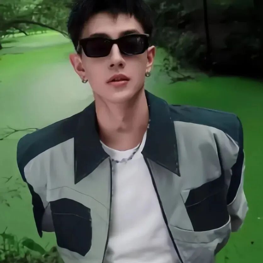 墨镜冷酷男生头像