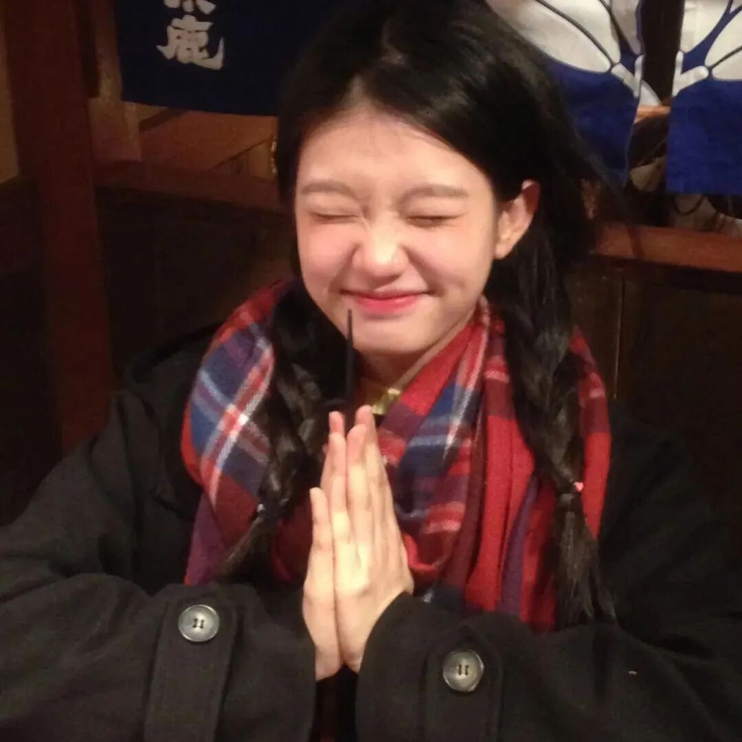 手势爱笑甜妹女生头像