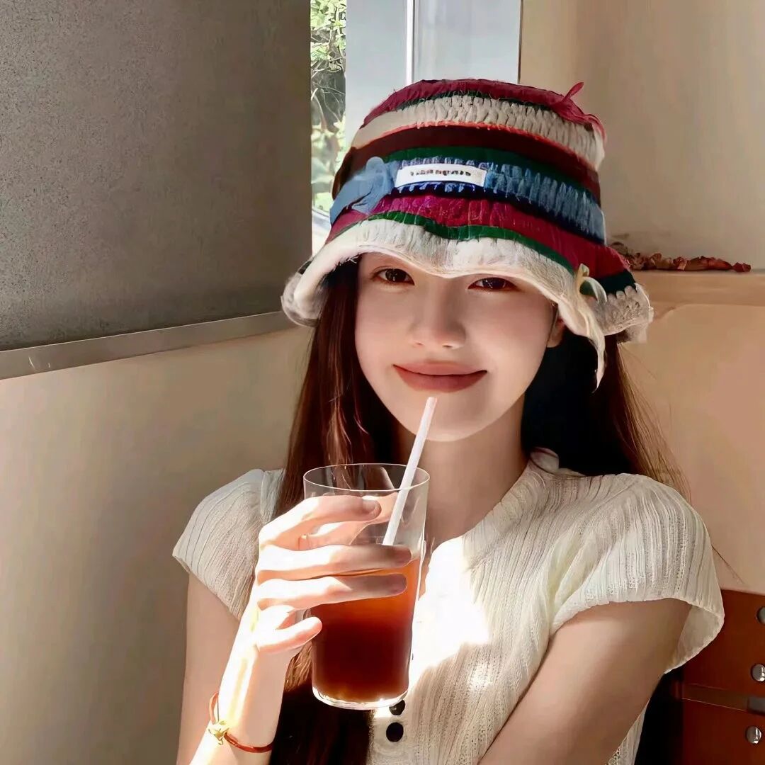 喝咖啡甜妹女生头像