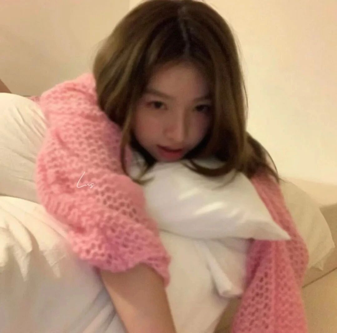 躺着纯欲女生头像