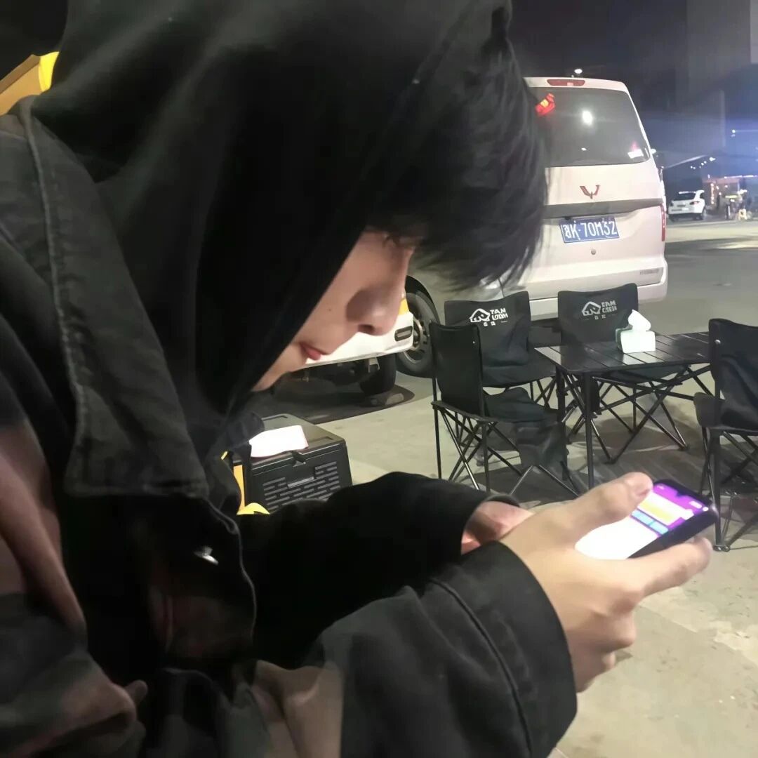 小众侧脸男生头像