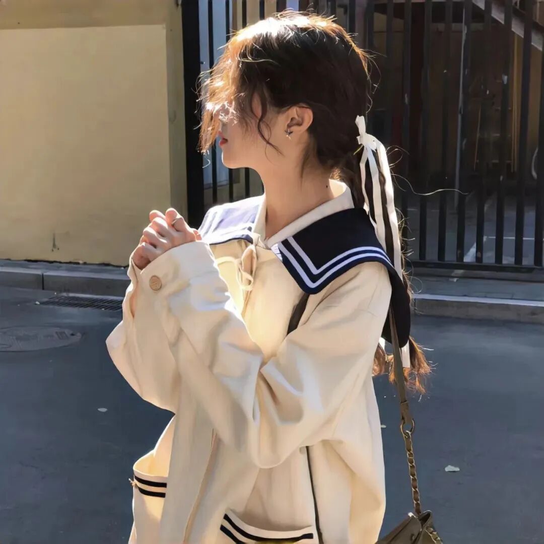 侧脸光感女生头像