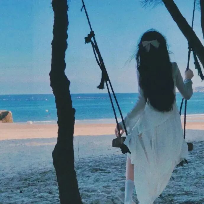 荡秋千海边不露脸女生头像