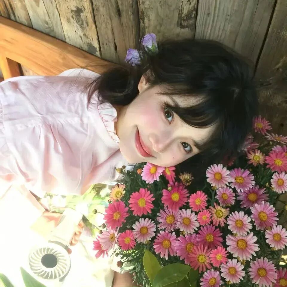 鲜花温柔女生头像