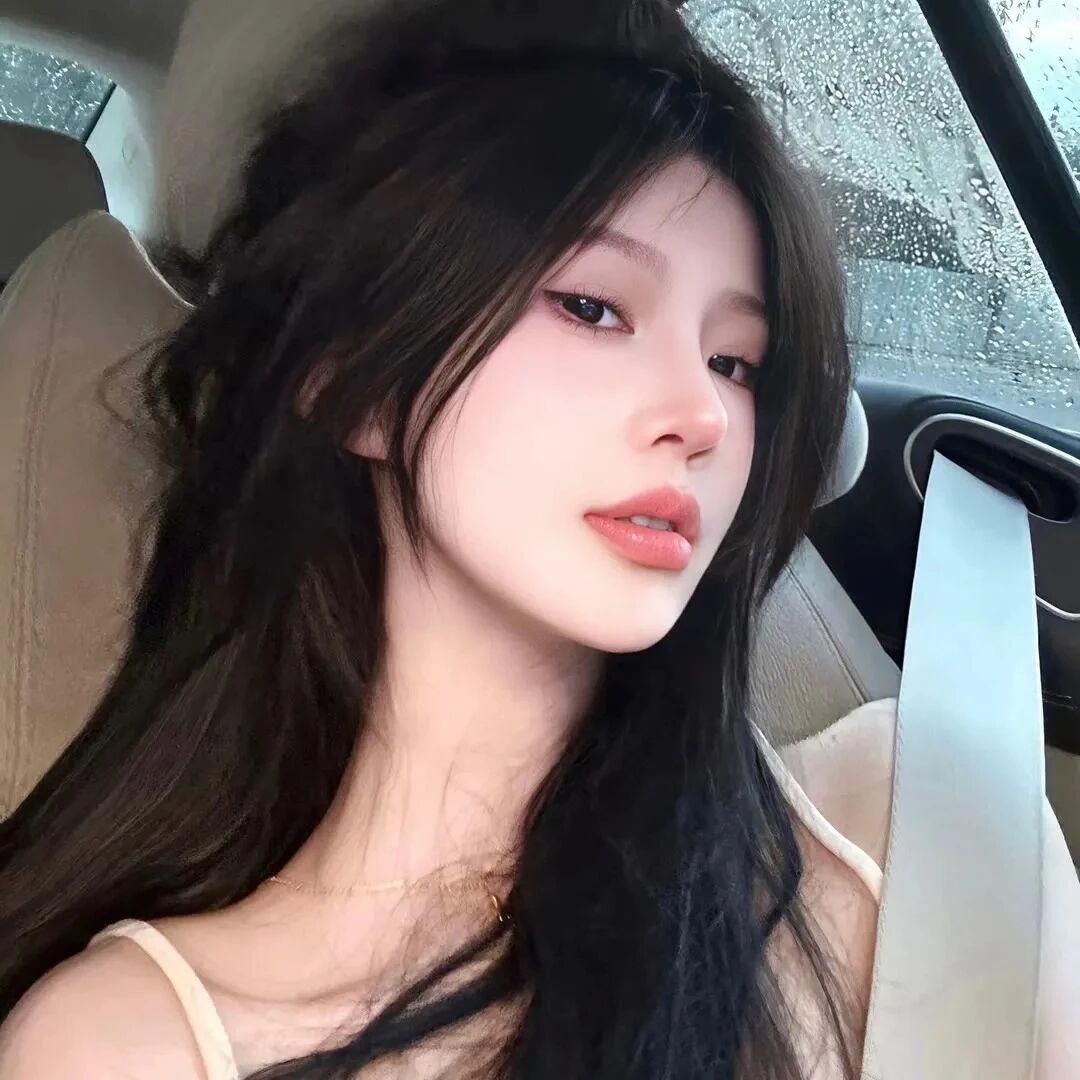 车内气质侧脸女生头像