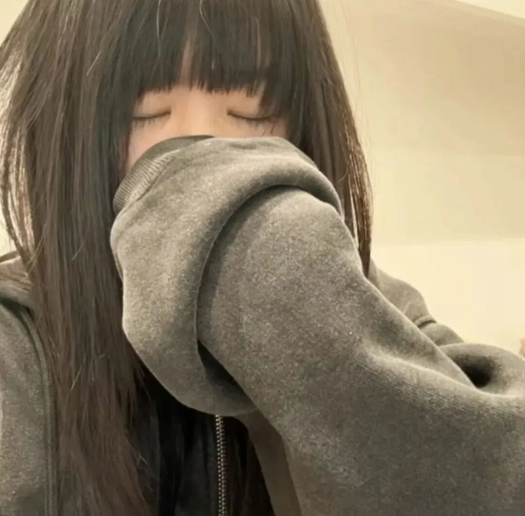 捂嘴少萝女生头像